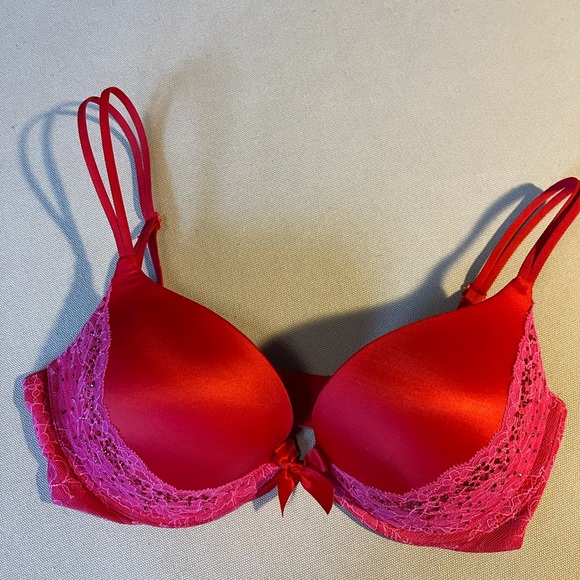 34D Victoria’s Secret Bra - Picture 1 of 5
